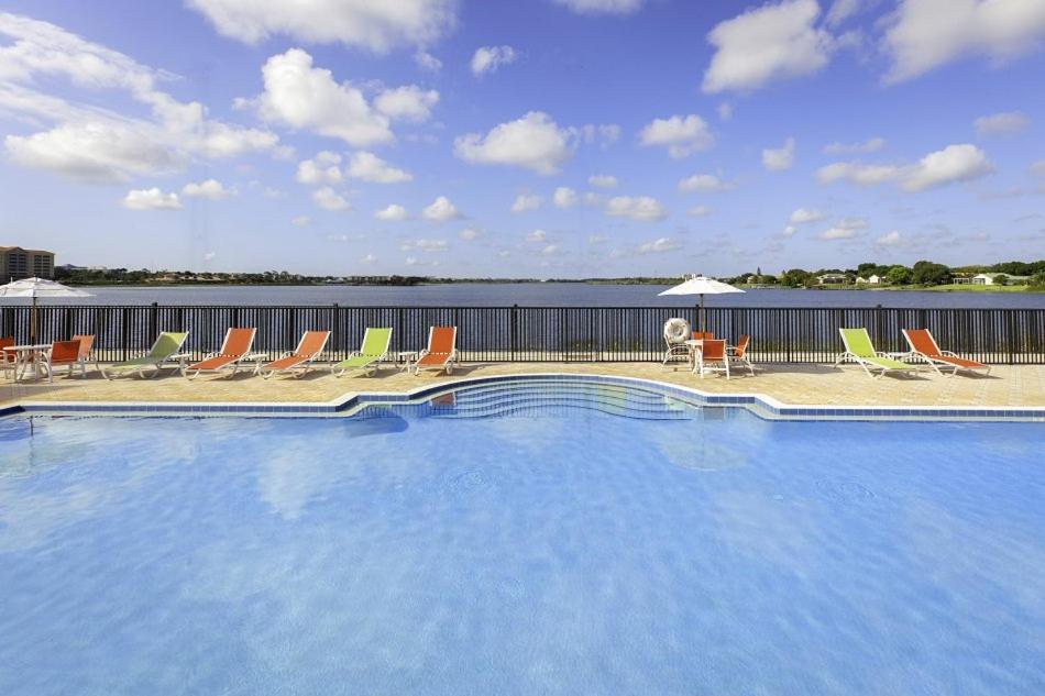 Stunning Condo Near Universal Studios Williamsburg ภายนอก รูปภาพ