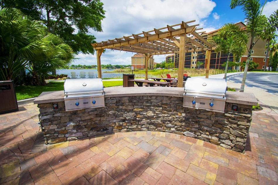 Stunning Condo Near Universal Studios Williamsburg ภายนอก รูปภาพ