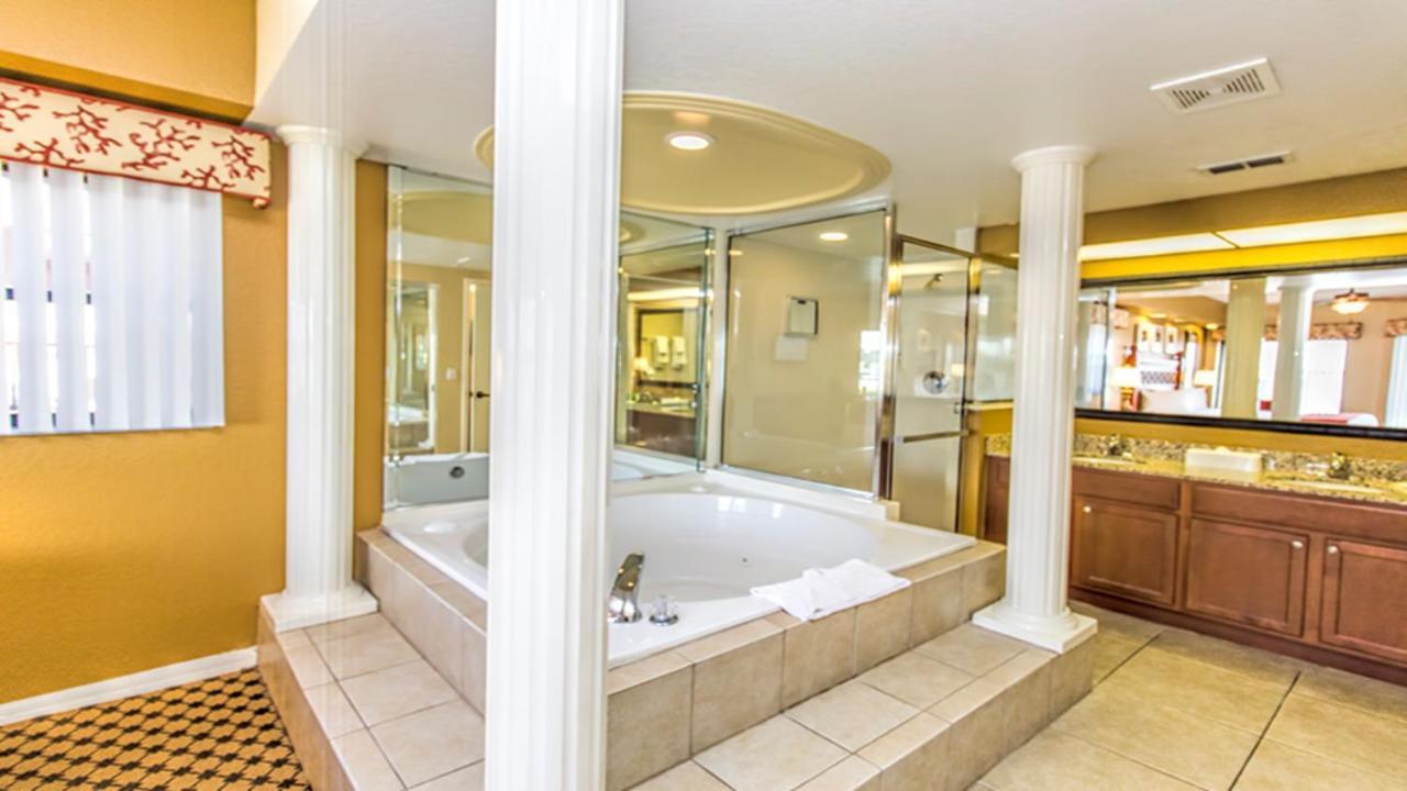 Stunning Condo Near Universal Studios Williamsburg ภายนอก รูปภาพ